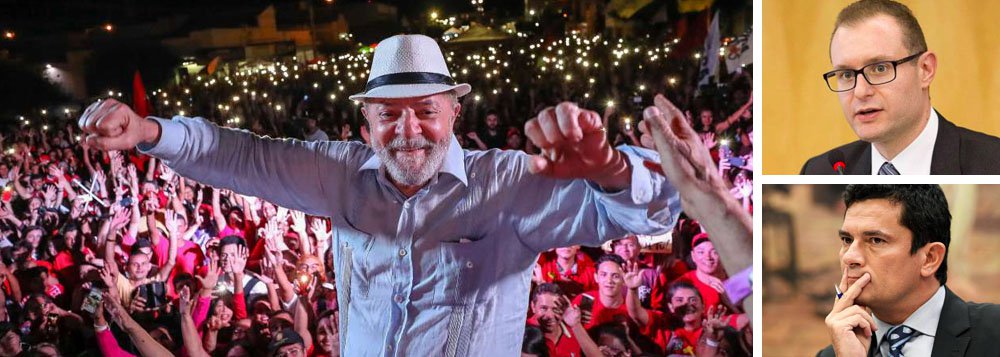 Em petição encaminhada ao desembargador João Pedro Gebran Neto, relator da Lava Jato no Tribunal Regional Federal da 4ª Região (TRF-4), o advogado Cristiano Zanin Martins, que defende Lula, enviou novos documentos provando que a OAS é a verdadeira dona do triplex do Guarujá; ele anexou ao documento o termo da penhora determinada pela juíza Luciana Correa Tôrres de Oliveira, da 2ª Vara de Execução e Títulos no Distrito Federal, dos bens da empreiteira, que mostra que um dos ativos penhorados é justamente o imóvel que a Lava Jato diz que pertence ao ex-presidente (Foto: Gisele Federicce) Em petição encaminhada ao desembargador João Pedro Gebran Neto, relator da Lava Jato no Tribunal Regional Federal da 4ª Região (TRF-4), o advogado Cristiano Zanin Martins, que defende Lula, enviou novos documentos provando que a OAS é a verdadeira dona do triplex do Guarujá; ele anexou ao documento o termo da penhora determinada pela juíza Luciana Correa Tôrres de Oliveira, da 2ª Vara de Execução e Títulos no Distrito Federal, dos bens da empreiteira, que mostra que um dos ativos penhorados é justamente o imóvel que a Lava Jato diz que pertence ao ex-presidente