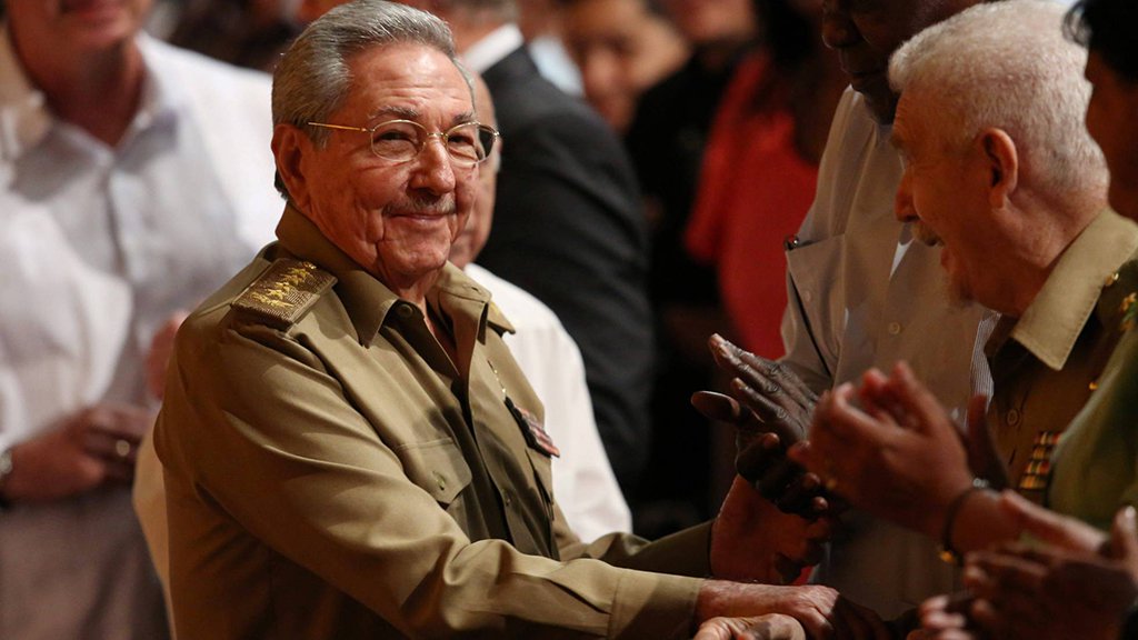 O presidente de Cuba, Raúl Castro, terminará, no dia 19 de abril deste ano e aos 86 anos, seu mandato como presidente ao transferir o poder para um líder da nova geração; nestes quatro meses, Castro finalizará os detalhes de uma delicada manobra que levanta questões e que marcará o futuro do país; quem deve assumir é o lugar de Raúl Castro é o vice-presidente Miguel Díaz-Canel, 57 anos; ex-ministro da Educação, ele tem reputação de ser um pragmático e alguém que aproveita oportunidades (Foto: Leonardo Lucena) O presidente de Cuba, Raúl Castro, terminará, no dia 19 de abril deste ano e aos 86 anos, seu mandato como presidente ao transferir o poder para um líder da nova geração; nestes quatro meses, Castro finalizará os detalhes de uma delicada manobra que levanta questões e que marcará o futuro do país; quem deve assumir é o lugar de Raúl Castro é o vice-presidente Miguel Díaz-Canel, 57 anos; ex-ministro da Educação, ele tem reputação de ser um pragmático e alguém que aproveita oportunidades