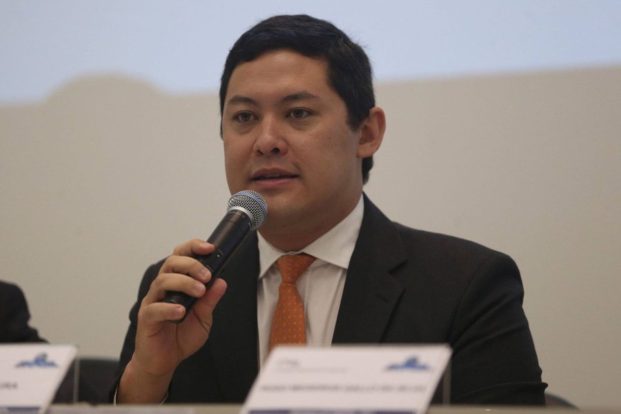 Ministro interino do Trabalho e garantido na pasta até março, Helton Yomura é réu em uma ação de roubo de energia; uma empresa da qual o ministro é sócio teria feito uma ligação clandestina de energia; Yomura é um dos donos da Fimatec, empresa que aluga e vende empilhadeiras e peças para máquinas no Rio de Janeiro (Foto: Romulo Faro) Ministro interino do Trabalho e garantido na pasta até março, Helton Yomura é réu em uma ação de roubo de energia; uma empresa da qual o ministro é sócio teria feito uma ligação clandestina de energia; Yomura é um dos donos da Fimatec, empresa que aluga e vende empilhadeiras e peças para máquinas no Rio de Janeiro