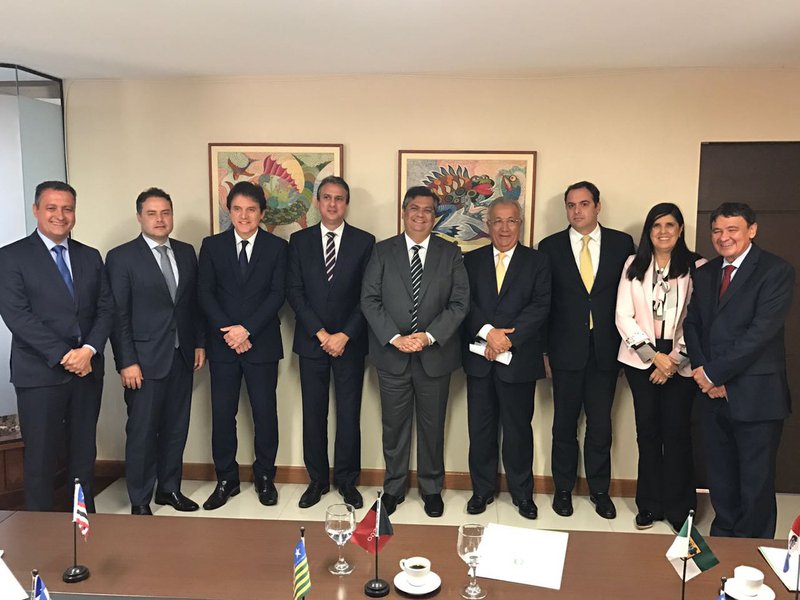 O governador Camilo Santana (PT) está participando, na manhã de hoje, da reunião dos governadores do Nordeste, na cidade de Teresina. O objetivo do encontro é discutir a implementação de um plano de segurança comum a todos os estados, bem como o desenvolvimento de políticas públicas para o setor (Foto: Fatima 247) O governador Camilo Santana (PT) está participando, na manhã de hoje, da reunião dos governadores do Nordeste, na cidade de Teresina. O objetivo do encontro é discutir a implementação de um plano de segurança comum a todos os estados, bem como o desenvolvimento de políticas públicas para o setor