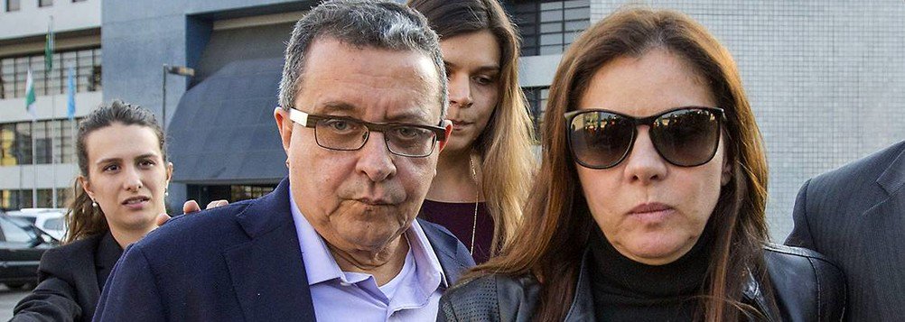 O ministro do STF Edson Fachin determinou a transferência para a União de R$ 71 milhões que o casal de publicitários João Santana e Mônica Moura devolveu como parte do acordo de colaboração premiada firmado na Operação Lava Jato; o valor é consequência da conversão dos US$ 21,6 milhões equivalentes ao saldo existente na conta bancária no exterior mantida pelo casal; segundo o ministro relator, as informações trazidas pelos delatores na colaboração "revelam grandes tratativas financeiras ilícitas envolvendo manipulação de valores por meio de caixa dois durante campanhas eleitorais, em âmbito nacional e internacional" (Foto: Leonardo Lucena) O ministro do STF Edson Fachin determinou a transferência para a União de R$ 71 milhões que o casal de publicitários João Santana e Mônica Moura devolveu como parte do acordo de colaboração premiada firmado na Operação Lava Jato; o valor é consequência da conversão dos US$ 21,6 milhões equivalentes ao saldo existente na conta bancária no exterior mantida pelo casal; segundo o ministro relator, as informações trazidas pelos delatores na colaboração "revelam grandes tratativas financeiras ilícitas envolvendo manipulação de valores por meio de caixa dois durante campanhas eleitorais, em âmbito nacional e internacional"
