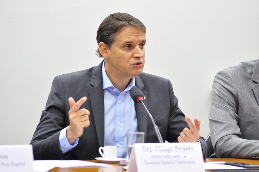 O deputado federal Thiago Peixoto (PSD-GO) defendeu, esta semana, avanços na legislação brasileira para que o país não perca cada vez mais competitividade na área de inovação; presidente da Frente Parlamentar de Economia Digital e Colaborativa, ele afirmou que tem se tornado cada vez mais comum que startups de muito potencial nascidas no Brasil migrem para países vizinhos por conta de entraves legais que dificultam a evolução delas no País (Foto: José Barbacena) O deputado federal Thiago Peixoto (PSD-GO) defendeu, esta semana, avanços na legislação brasileira para que o país não perca cada vez mais competitividade na área de inovação; presidente da Frente Parlamentar de Economia Digital e Colaborativa, ele afirmou que tem se tornado cada vez mais comum que startups de muito potencial nascidas no Brasil migrem para países vizinhos por conta de entraves legais que dificultam a evolução delas no País