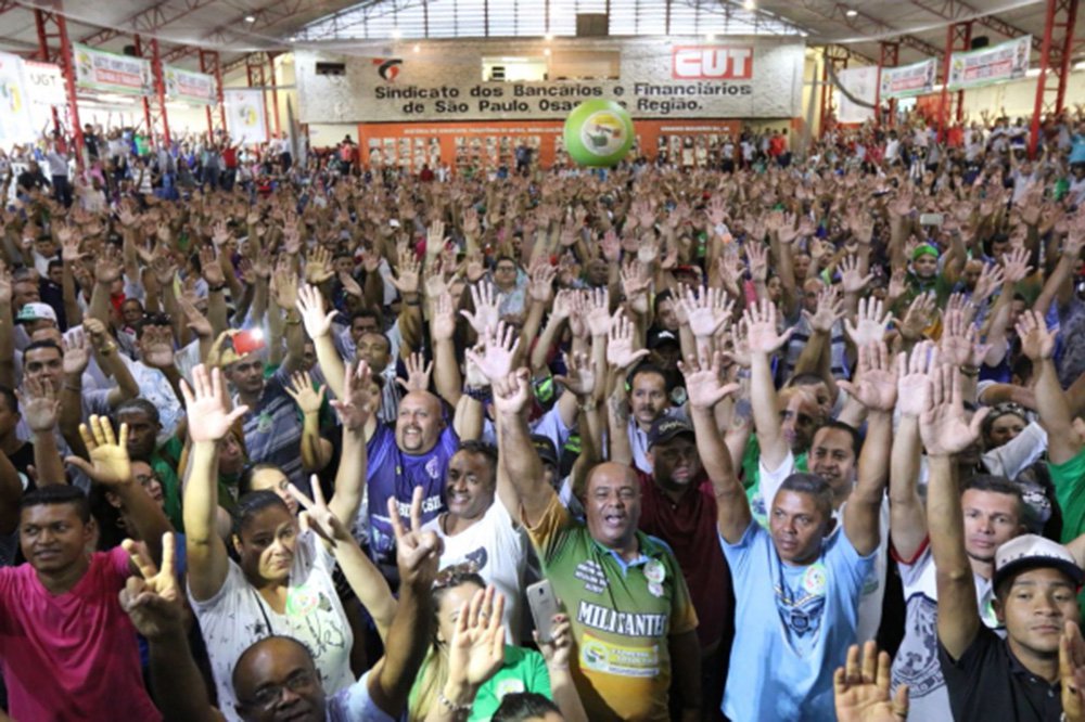 Trabalhadores no setor de transporte urbano em São Paulo reafirmam disposição de parar no próximo dia 19, caso o governo ponha em votação a Proposta de Emenda à Constituição (PEC) 287, de "reforma" da Previdência; centrais sindicais marcaram para aquela data um dia nacional de luta, com protestos e paralisações; "Não vamos ficar correndo atrás do calendário deles. Vamos parar todos os trabalhadores e trabalhadoras do Brasil. Não só o transporte. Vamos parar servidores públicos, professores, metalúrgicos, todos", disse o presidente da CUT, Vagner Freitas (Foto: Aquiles Lins) Trabalhadores no setor de transporte urbano em São Paulo reafirmam disposição de parar no próximo dia 19, caso o governo ponha em votação a Proposta de Emenda à Constituição (PEC) 287, de "reforma" da Previdência; centrais sindicais marcaram para aquela data um dia nacional de luta, com protestos e paralisações; "Não vamos ficar correndo atrás do calendário deles. Vamos parar todos os trabalhadores e trabalhadoras do Brasil. Não só o transporte. Vamos parar servidores públicos, professores, metalúrgicos, todos", disse o presidente da CUT, Vagner Freitas