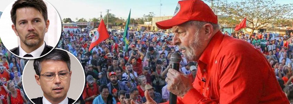 Dois dos três desembargadores do TRF-4 que condenaram o ex-presidente Lula sem provas também recebem auxílio-moradia, mesmo possuindo imóvel na cidade em que residem, Porto Alegre; Leandro Paulsen, revisor da sentença contra Lula, adquiriu apartamento em 2009 em Porto Alegre, por R$ 432 mil; seu salário em dezembro do ano passado foi de 47,4 mil, contados os R$ 4.378 do auxílio-moradia; já Victor Laus comprou, em 2014, um apartamento no Moinhos de Vento, bairro nobre na região central, por R$ 255 mil; somados os penduricalhos, seu salário em dezembro foi de R$ 106 mil; João Pedro Gebran Neto também recebe o auxílio, mas não tem imóvel próprio na capital gaúcha; os três começaram a fazer uso do benefício em outubro de 2014, um mês depois de decisão liminar do ministro Luiz Fux (Foto: Aquiles Lins) Dois dos três desembargadores do TRF-4 que condenaram o ex-presidente Lula sem provas também recebem auxílio-moradia, mesmo possuindo imóvel na cidade em que residem, Porto Alegre; Leandro Paulsen, revisor da sentença contra Lula, adquiriu apartamento em 2009 em Porto Alegre, por R$ 432 mil; seu salário em dezembro do ano passado foi de 47,4 mil, contados os R$ 4.378 do auxílio-moradia; já Victor Laus comprou, em 2014, um apartamento no Moinhos de Vento, bairro nobre na região central, por R$ 255 mil; somados os penduricalhos, seu salário em dezembro foi de R$ 106 mil; João Pedro Gebran Neto também recebe o auxílio, mas não tem imóvel próprio na capital gaúcha; os três começaram a fazer uso do benefício em outubro de 2014, um mês depois de decisão liminar do ministro Luiz Fux