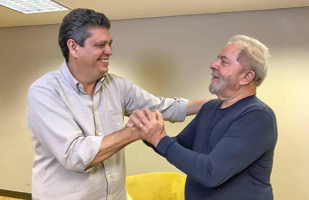 Em entrevista à Rádio Fan FM, de Aracaju (SE), o vice-presidente nacional do PT, Márcio Macêdo, ressaltou a alta popularidade de Lula, evidenciada pelos resultados da última pesquisa Datafolha, divulgada nesta quarta-feira (31); “Quem reúne condições políticas de liderar a reconstrução nacional é Lula. Ele tem capacidade de tirar o país do atoleiro no qual se encontra", afirmou Macêdo (Foto: Charles Nisz) Em entrevista à Rádio Fan FM, de Aracaju (SE), o vice-presidente nacional do PT, Márcio Macêdo, ressaltou a alta popularidade de Lula, evidenciada pelos resultados da última pesquisa Datafolha, divulgada nesta quarta-feira (31); “Quem reúne condições políticas de liderar a reconstrução nacional é Lula. Ele tem capacidade de tirar o país do atoleiro no qual se encontra", afirmou Macêdo