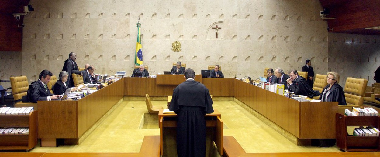 A segunda turma do STF deve analisar, na próxima terça-feira (20), o habeas corpus coletivo para presas preventivas grávidas ou que tenham filhos de até 12 anos, impetrado pela Defensoria Pública da União e por um coletivo de defensores públicos e entidades de direitos humanos, motivado pelo beneficio concedido a ex-primeira dama do Rio de Janeiro, Adriana Ancelmo. Esta semana, mais um caso colocou o assunto em discussão quando um bebê recém-nascido passou dois dias em uma cela de delegacia junto com a mãe, que estava cumprindo prisão preventiva por porte de 86 gramas de maconha (Foto: Fatima 247) A segunda turma do STF deve analisar, na próxima terça-feira (20), o habeas corpus coletivo para presas preventivas grávidas ou que tenham filhos de até 12 anos, impetrado pela Defensoria Pública da União e por um coletivo de defensores públicos e entidades de direitos humanos, motivado pelo beneficio concedido a ex-primeira dama do Rio de Janeiro, Adriana Ancelmo. Esta semana, mais um caso colocou o assunto em discussão quando um bebê recém-nascido passou dois dias em uma cela de delegacia junto com a mãe, que estava cumprindo prisão preventiva por porte de 86 gramas de maconha