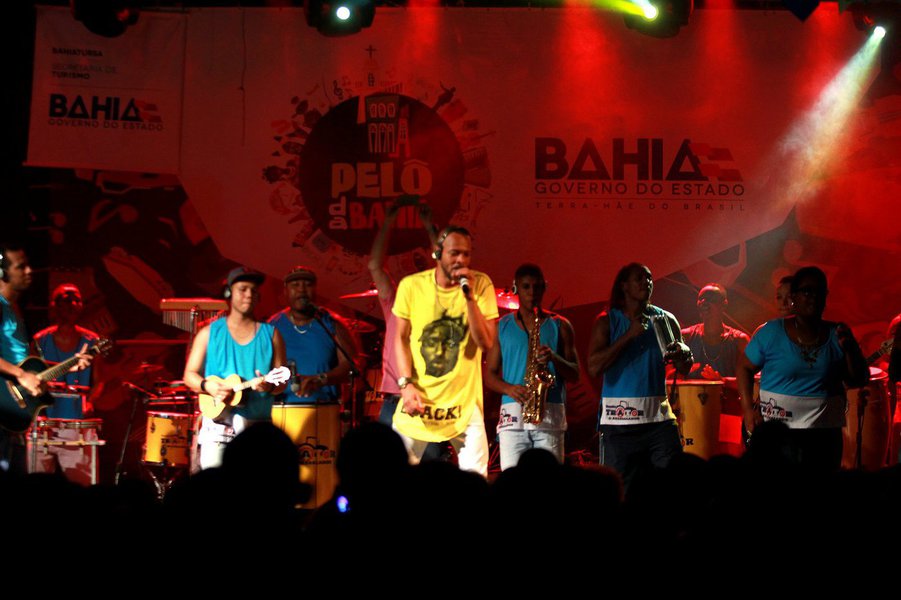 O Carnaval já passou, mas o clima de folia ainda toma conta dos largos do Pelourinho, que recebe diversas atrações para garantir a famosa ressaca; a programação da semana inclui ritmos que variam entre o samba, o reggae, axé e música sertaneja; nesta sexta-feira, às 20h, tem show da banda Samba Trator no Largo Pedro Archanjo, com entrada gratuita. Já no Largo Quincas Berro D'Água, no mesmo horário, a banda Entre no Clima relembra músicas do 'pagode das antigas' e garante a animação (Foto: Romulo Faro) O Carnaval já passou, mas o clima de folia ainda toma conta dos largos do Pelourinho, que recebe diversas atrações para garantir a famosa ressaca; a programação da semana inclui ritmos que variam entre o samba, o reggae, axé e música sertaneja; nesta sexta-feira, às 20h, tem show da banda Samba Trator no Largo Pedro Archanjo, com entrada gratuita. Já no Largo Quincas Berro D'Água, no mesmo horário, a banda Entre no Clima relembra músicas do 'pagode das antigas' e garante a animação