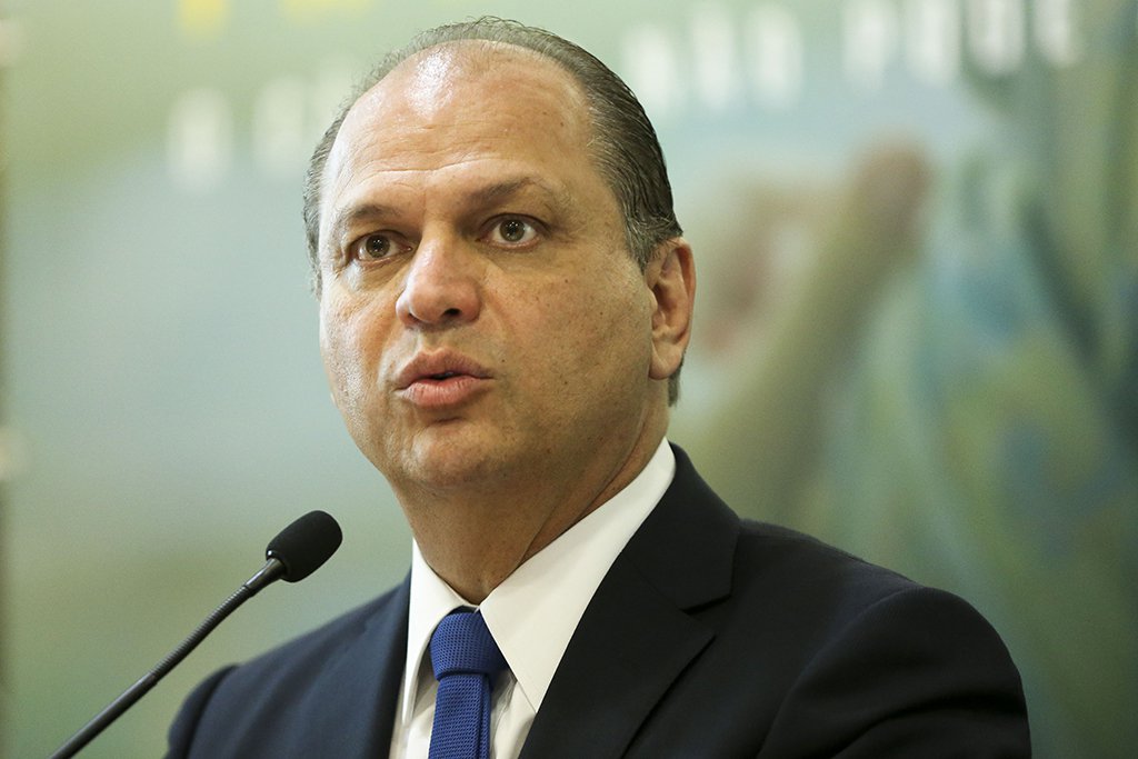Brasília - O ministro da Saúde, Ricardo Barros, anuncia a inclusão de novos hospitais no Plano de Expansão da Radioterapia ( Marcelo Camargo/Agência Brasil) (Foto: Leonardo Lucena) Brasília - O ministro da Saúde, Ricardo Barros, anuncia a inclusão de novos hospitais no Plano de Expansão da Radioterapia ( Marcelo Camargo/Agência Brasil)