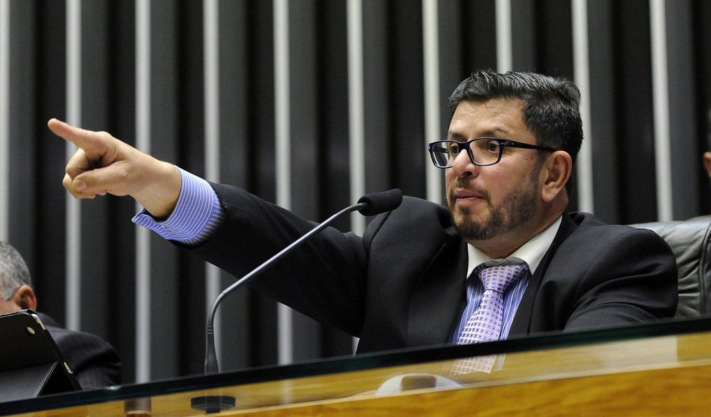 Presidente da Câmara em exercício, o deputado Fábio Ramalho (MDB-MG) disse que o governo não tem os votos para aprovar a reforma da Previdência e que será muito difícil votar a proposta até fevereiro deste ano;"Fevereiro não é a última chance de votar (a Previdência), mas vejo muita dificuldade", disse; "Eu penso que o governo não vai conseguir os votos. O governo está fazendo suas avaliações, mas creio que deve chegar no que pensamos", destacou; "Pelas conversas que estou tendo, acho muito difícil. Avançou muito pouco até agora", completou (Foto: Paulo Emílio) Presidente da Câmara em exercício, o deputado Fábio Ramalho (MDB-MG) disse que o governo não tem os votos para aprovar a reforma da Previdência e que será muito difícil votar a proposta até fevereiro deste ano;"Fevereiro não é a última chance de votar (a Previdência), mas vejo muita dificuldade", disse; "Eu penso que o governo não vai conseguir os votos. O governo está fazendo suas avaliações, mas creio que deve chegar no que pensamos", destacou; "Pelas conversas que estou tendo, acho muito difícil. Avançou muito pouco até agora", completou