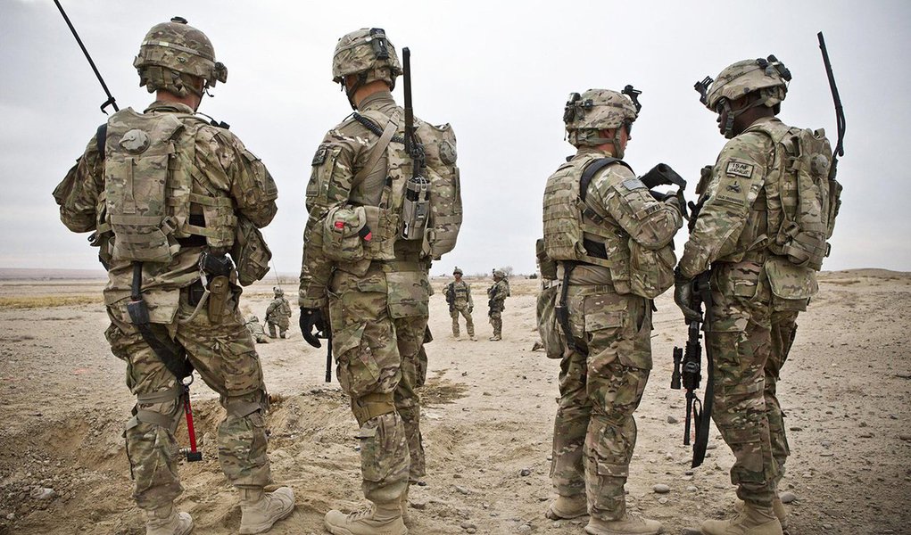 Militar dos EUA foi morto e quatro outros ficaram feridos durante um "envolvimento em combate" em Nangarhar, uma província do leste do Afeganistão; atualmente há cerca de 14 mil militares norte-americanos em solo afegão. Segundo a estratégia do presidente dos EUA, Donald Trump, para o sul da Ásia, os soldados de seu país têm permissão para acompanhar forças afegãs em batalha, o que pode expô-las a riscos maiores (Foto: Paulo Emílio) Militar dos EUA foi morto e quatro outros ficaram feridos durante um "envolvimento em combate" em Nangarhar, uma província do leste do Afeganistão; atualmente há cerca de 14 mil militares norte-americanos em solo afegão. Segundo a estratégia do presidente dos EUA, Donald Trump, para o sul da Ásia, os soldados de seu país têm permissão para acompanhar forças afegãs em batalha, o que pode expô-las a riscos maiores