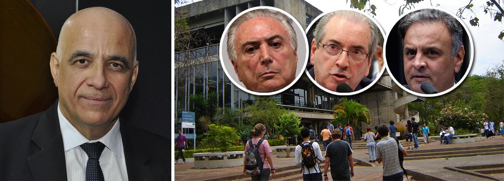 Autor do clássico A Elite do Atraso e apresentador do programa A Batalha das Ideias na TV 247, o sociólogo Jessé Souza avaliou que já é consenso nas universidades brasileiras a percepção de que a retirada da presidente Dilma Rousseff foi golpe parlamentar que solapou a democracia; "O golpe está começando a se tornar um consenso, inclusive em todas as classes. Apesar da imprensa, o que é um milagre", disse Jessé; pelo menos 13 universidades públicas brasileiras irão oferecer a disciplina sobre o golpe parlamentar de 2016, idealizada pelo professor da UnB Luis Felipe Miguel (Foto: Aquiles Lins) Autor do clássico A Elite do Atraso e apresentador do programa A Batalha das Ideias na TV 247, o sociólogo Jessé Souza avaliou que já é consenso nas universidades brasileiras a percepção de que a retirada da presidente Dilma Rousseff foi golpe parlamentar que solapou a democracia; "O golpe está começando a se tornar um consenso, inclusive em todas as classes. Apesar da imprensa, o que é um milagre", disse Jessé; pelo menos 13 universidades públicas brasileiras irão oferecer a disciplina sobre o golpe parlamentar de 2016, idealizada pelo professor da UnB Luis Felipe Miguel