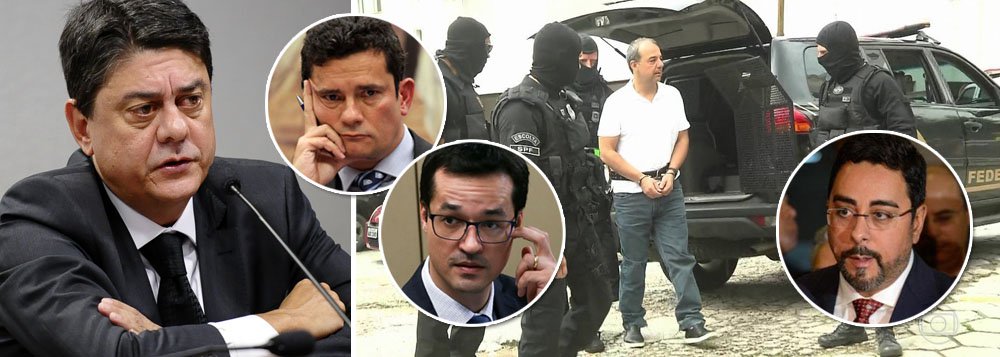 O deputado Wadih Damous (PT-RJ) avalia que a Lava Jato mandou um recado ao ex-presidente Luiz Inácio Lula da Silva e às forças democráticas do País, ao algemar o ex-governador Sergio Cabral e acorrentar seus pés, num tratamento semelhante ao que era dispensado aos escravos; "Eu me dirijo a todos aqui que prezam direitos humanos e querem dias melhores para o Brasil. Isso que aconteceu é um recado para todos nós. Essa turma aí, Sergio Moro, Marcelo Bretas, Deltan Dallagnol, essa gangue de fascistas, está mandando recado para nós. Olha o que pode acontecer com o presidente de vocês. Olha o que pode acontecer com Lula e com todos os políticas que se meterem a bestas. Nossa luta contra o fascismo não pode ter trégua", diz ele (Foto: Leonardo Attuch) O deputado Wadih Damous (PT-RJ) avalia que a Lava Jato mandou um recado ao ex-presidente Luiz Inácio Lula da Silva e às forças democráticas do País, ao algemar o ex-governador Sergio Cabral e acorrentar seus pés, num tratamento semelhante ao que era dispensado aos escravos; "Eu me dirijo a todos aqui que prezam direitos humanos e querem dias melhores para o Brasil. Isso que aconteceu é um recado para todos nós. Essa turma aí, Sergio Moro, Marcelo Bretas, Deltan Dallagnol, essa gangue de fascistas, está mandando recado para nós. Olha o que pode acontecer com o presidente de vocês. Olha o que pode acontecer com Lula e com todos os políticas que se meterem a bestas. Nossa luta contra o fascismo não pode ter trégua", diz ele