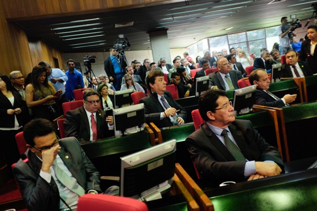 O troca-troca de legendas deve movimentar os bastidores políticos nos dias que antecedem a janela partidária, entre 7 de março e 7 de abril deste ano; o PTC do Piauí anuncia a filiação do deputado estadual Henrique Rebelo; Antonio Félix deixa o PSD e será filiado no mesma data: 15 de março; o ex-deputado pelo PSDB Deusimar Brito, o Tererê, também vai para o bloco governista (Foto: Charles Nisz) O troca-troca de legendas deve movimentar os bastidores políticos nos dias que antecedem a janela partidária, entre 7 de março e 7 de abril deste ano; o PTC do Piauí anuncia a filiação do deputado estadual Henrique Rebelo; Antonio Félix deixa o PSD e será filiado no mesma data: 15 de março; o ex-deputado pelo PSDB Deusimar Brito, o Tererê, também vai para o bloco governista