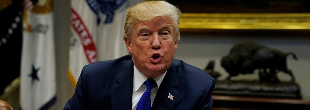 O presidente dos EUA, Donald Trump, disse estar disposto ao diálogo com a Coreia do Norte "sob condições adequadas", depois que o regime norte-coreano assegurar que deixa a "porta aberta" para uma conversa com o governo americano; "Eles querem falar, e veremos o que acontece, essa é a minha atitude", disse Trump; ele ressaltou que, desde o governo de Bill Clinton (1993), seus antecessores tentaram "dialogar" com a Coreia do Norte, e não aconteceu "nada" nesses 25 anos (Foto: Leonardo Lucena) O presidente dos EUA, Donald Trump, disse estar disposto ao diálogo com a Coreia do Norte "sob condições adequadas", depois que o regime norte-coreano assegurar que deixa a "porta aberta" para uma conversa com o governo americano; "Eles querem falar, e veremos o que acontece, essa é a minha atitude", disse Trump; ele ressaltou que, desde o governo de Bill Clinton (1993), seus antecessores tentaram "dialogar" com a Coreia do Norte, e não aconteceu "nada" nesses 25 anos