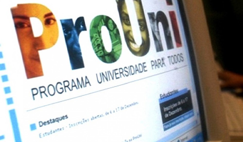 O sistema de informática do Ministério da Educação voltou a apresentar problemas. Desta vez, nesta quarta-feira, 14, por ocasião da divulgação dos resultados do ProUni; os estudantes não conseguiram visualizar os nomes dos aprovados; segundo o G1, cerca de 15 minutos depois, o site voltou a exibir o aviso de "Aguarde o resultado da 1ª chamada"; problemas nos sistemas de informática do Ministério da Educação tornaram-se rotina na gestão Mendonça Filho (Foto: Aquiles Lins) O sistema de informática do Ministério da Educação voltou a apresentar problemas. Desta vez, nesta quarta-feira, 14, por ocasião da divulgação dos resultados do ProUni; os estudantes não conseguiram visualizar os nomes dos aprovados; segundo o G1, cerca de 15 minutos depois, o site voltou a exibir o aviso de "Aguarde o resultado da 1ª chamada"; problemas nos sistemas de informática do Ministério da Educação tornaram-se rotina na gestão Mendonça Filho
