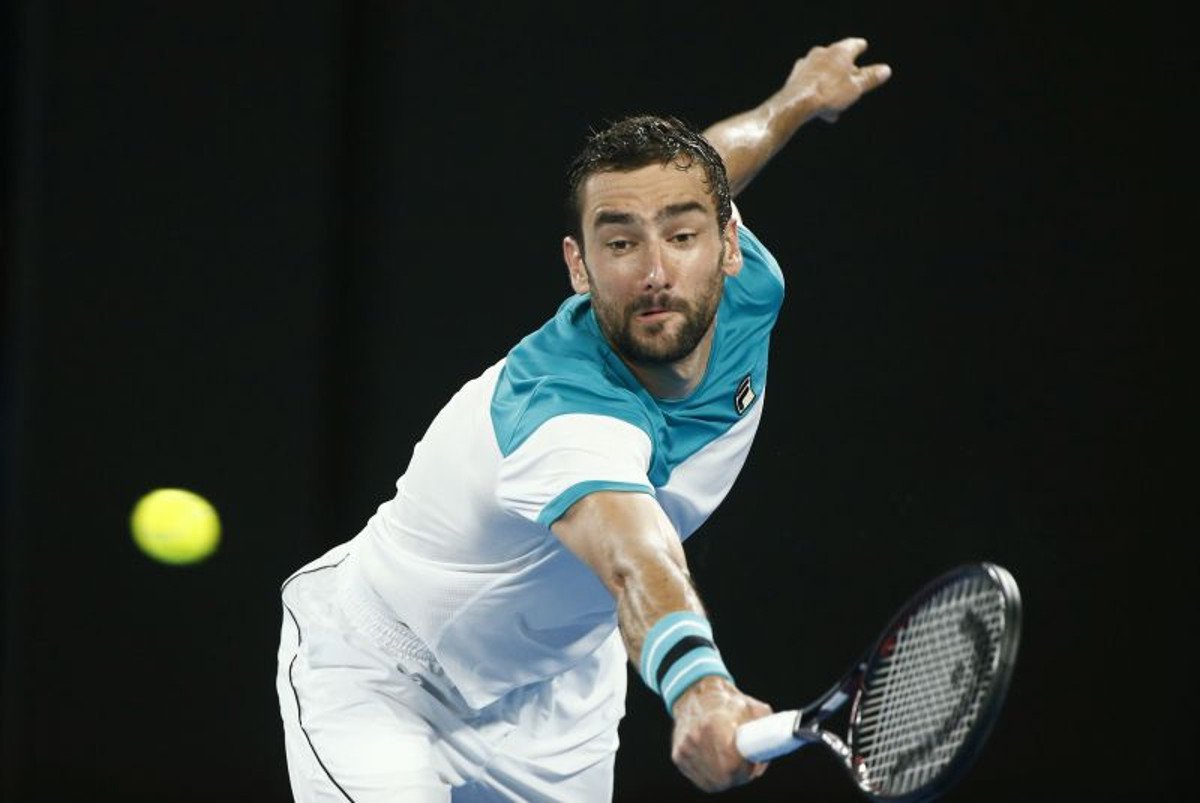 Um eficiente Marin Cilic arrasou o britânico Kyle Edmund por 6-2, 7-6(4) e 6-2, se tornando nesta quinta-feira o primeiro croata a alcançar uma final do Aberto da Austrália; Cilic irá buscar seu segundo título de um torneio de Grand Slam contra o vencedor da partida de sexta-feira entre Roger Federer e a estrela sul-coreana em ascensão Chung Hyeon (Foto: Charles Nisz) Um eficiente Marin Cilic arrasou o britânico Kyle Edmund por 6-2, 7-6(4) e 6-2, se tornando nesta quinta-feira o primeiro croata a alcançar uma final do Aberto da Austrália; Cilic irá buscar seu segundo título de um torneio de Grand Slam contra o vencedor da partida de sexta-feira entre Roger Federer e a estrela sul-coreana em ascensão Chung Hyeon