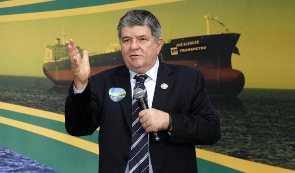 "A delação do ex-presidente da Transpetro Sergio Machado, denunciando um 'grande acordo nacional, com o Supremo, com tudo', não serviu nem para basear uma investigação contra a cúpula do PMDB por tentativa de obstruir a Lava Jato. Mas a força-tarefa de Curitiba quer aproveitá-la para investigar suposta irregularidade na doação oficial feita por empreiteiras a políticos do PT", escreve Cíntia Alves, no Jornal GGN (Foto: Leonardo Lucena) "A delação do ex-presidente da Transpetro Sergio Machado, denunciando um 'grande acordo nacional, com o Supremo, com tudo', não serviu nem para basear uma investigação contra a cúpula do PMDB por tentativa de obstruir a Lava Jato. Mas a força-tarefa de Curitiba quer aproveitá-la para investigar suposta irregularidade na doação oficial feita por empreiteiras a políticos do PT", escreve Cíntia Alves, no Jornal GGN