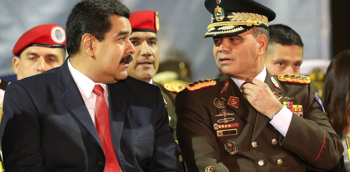 O vice-presidente venezuelano de Segurança e Soberania Política e também ministro da Defesa, Vladimir Padrino López, declarou que a Força Armada Nacional Bolivariana (Fanb) assumiu a tarefa de apresentar propostas para fortalecer o Plano da Patria 2019 – 2025, sob o critério de aprofundar o socialismo como a única via para fortalecer a democracia venezuelana (Foto: Leonardo Attuch) O vice-presidente venezuelano de Segurança e Soberania Política e também ministro da Defesa, Vladimir Padrino López, declarou que a Força Armada Nacional Bolivariana (Fanb) assumiu a tarefa de apresentar propostas para fortalecer o Plano da Patria 2019 – 2025, sob o critério de aprofundar o socialismo como a única via para fortalecer a democracia venezuelana