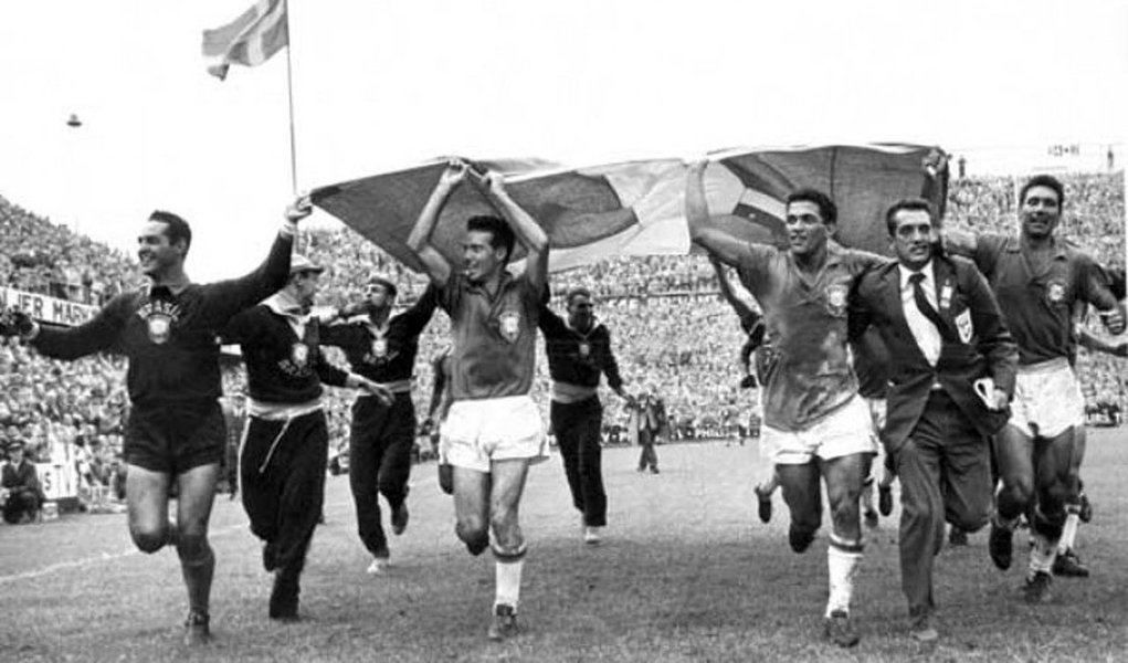 "Em 1958, quando o Brasil ganhou sua primeira Copa do Mundo, Juscelino Kubitschek entrava no seu terceiro ano de governo, a Bossa Nova e o Cinema Novo começaram a fazer sucesso aqui e no exterior", escreve o jornalista Ricardo kotscho; "Foi o ano de afirmação do Brasil como Nação", afirma; de acordo com o blogueiro, "voltamos a ser um país anão e o mundo esqueceu o Brasil, 60 anos depois de descobri-lo" (Foto: Leonardo Lucena) "Em 1958, quando o Brasil ganhou sua primeira Copa do Mundo, Juscelino Kubitschek entrava no seu terceiro ano de governo, a Bossa Nova e o Cinema Novo começaram a fazer sucesso aqui e no exterior", escreve o jornalista Ricardo kotscho; "Foi o ano de afirmação do Brasil como Nação", afirma; de acordo com o blogueiro, "voltamos a ser um país anão e o mundo esqueceu o Brasil, 60 anos depois de descobri-lo"