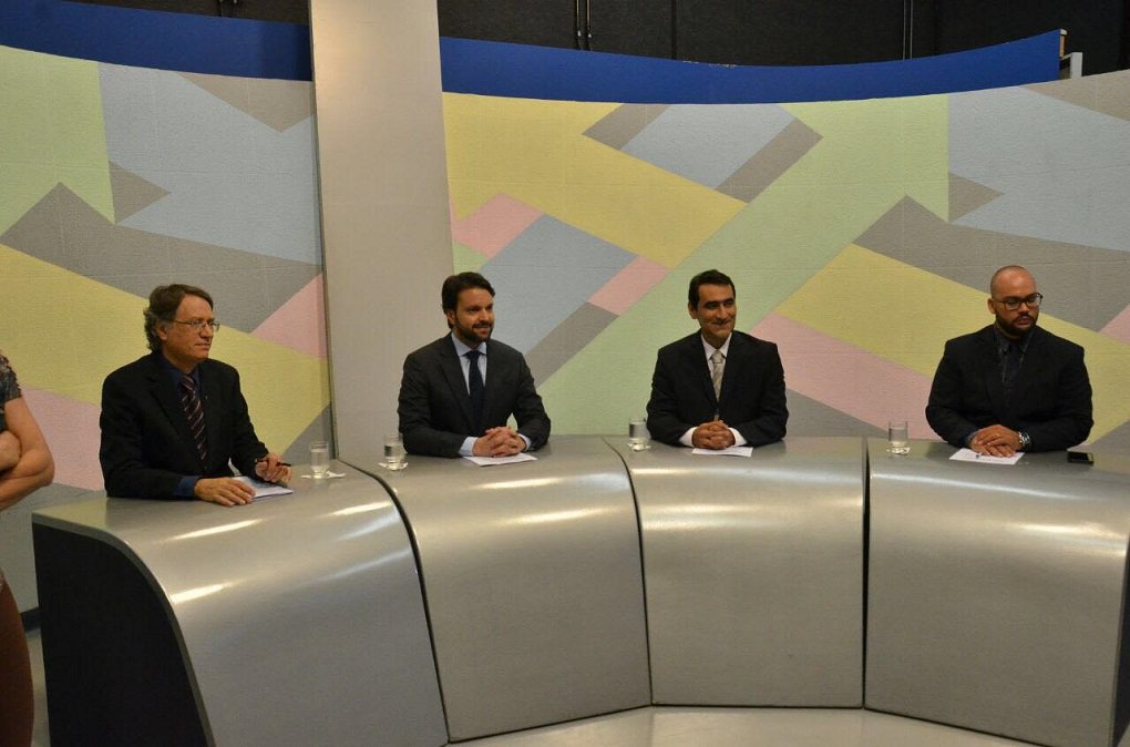 O ministro das Cidades, Alexandre Baldy, respondeu, ao participar do Roda de Entrevista, da nova Televisão Brasil Central, à pergunta de ouro da semana que passou: "Ele é candidato a governador de Goiás?"; na entrevista, com duração de uma hora e que vai ao ar em edição especial nesta segunda-feira (26), Baldy também falou sobre sucessão presidencial e sua gestão à frente da pasta; o programa vai ao ar nesta segunda-feira, a partir de 20h (Foto: José Barbacena) O ministro das Cidades, Alexandre Baldy, respondeu, ao participar do Roda de Entrevista, da nova Televisão Brasil Central, à pergunta de ouro da semana que passou: "Ele é candidato a governador de Goiás?"; na entrevista, com duração de uma hora e que vai ao ar em edição especial nesta segunda-feira (26), Baldy também falou sobre sucessão presidencial e sua gestão à frente da pasta; o programa vai ao ar nesta segunda-feira, a partir de 20h