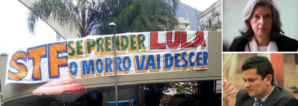 "Ainda não se sabe quais serão as reações provocadas pela iminente prisão de Lula, mas já sabemos as suas consequências", diz o colunista Guilherme Coutinho, ao analisar o aviso contido no cartaz na entrada da maior favela brasileira, a Rocinha; "Se pálida classe média permanece em seus sofás esperando a justiça vir das instituições, juntamente com os movimentos sociais, não temos motivos para desacreditar nas palavras da Rocinha. Agora é Morro x Moro", diz ele (Foto: Guilherme Coutinho) "Ainda não se sabe quais serão as reações provocadas pela iminente prisão de Lula, mas já sabemos as suas consequências", diz o colunista Guilherme Coutinho, ao analisar o aviso contido no cartaz na entrada da maior favela brasileira, a Rocinha; "Se pálida classe média permanece em seus sofás esperando a justiça vir das instituições, juntamente com os movimentos sociais, não temos motivos para desacreditar nas palavras da Rocinha. Agora é Morro x Moro", diz ele