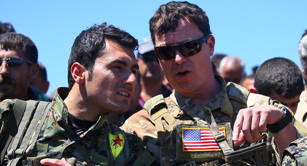 Síria, Turquia e Rússia responderam veementemente aos novos planos apoiados pelos Estados Unidos de estabelecer uma "força de fronteira" de 30 mil membros dentro da Síria para proteger território mantido pelos aliados de Washington, em maioria curdos; governo sírio prometeu expulsar a presença norte-americana do país e a Turquia acusou Washington de estabelecer um "exército do terror" na fronteira com a Turquia e disse que irá tomar medidas para se proteger; para a Rússia, os planos norte-americanos revelaram um complô para dividir a Síria (Foto: Paulo Emílio) Síria, Turquia e Rússia responderam veementemente aos novos planos apoiados pelos Estados Unidos de estabelecer uma "força de fronteira" de 30 mil membros dentro da Síria para proteger território mantido pelos aliados de Washington, em maioria curdos; governo sírio prometeu expulsar a presença norte-americana do país e a Turquia acusou Washington de estabelecer um "exército do terror" na fronteira com a Turquia e disse que irá tomar medidas para se proteger; para a Rússia, os planos norte-americanos revelaram um complô para dividir a Síria