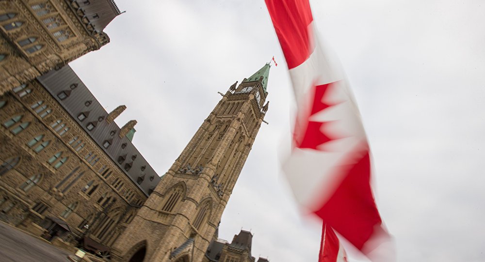 O Senado canadense aprovou uma lei para mudar uma das estrofes do hino nacional do país. A medida busca garantir a neutralidade de gênero no texto substituindo as palavras "filhos" ('thy sons') por "todos nós" ('all of us'); primeiro-ministro do país, Justin Trudeau, votou a favor da alteração, que havia sido proposta, sem sucesso, em outras ocasiões; tentativas de eliminar a palavra "filhos" do hino acontecem desde 1980, informou a emissora canadense CBS (Foto: Aquiles Lins) O Senado canadense aprovou uma lei para mudar uma das estrofes do hino nacional do país. A medida busca garantir a neutralidade de gênero no texto substituindo as palavras "filhos" ('thy sons') por "todos nós" ('all of us'); primeiro-ministro do país, Justin Trudeau, votou a favor da alteração, que havia sido proposta, sem sucesso, em outras ocasiões; tentativas de eliminar a palavra "filhos" do hino acontecem desde 1980, informou a emissora canadense CBS