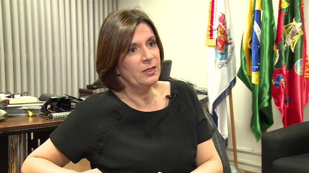 Em entrevista à BBC Brasil, a ministra do Superior Tribunal Militar Maria Elizabeth Rocha disse que as Forças Armadas não devem ser responsabilizadas, caso a intervenção federal na segurança pública do Rio de Janeiro não surtir o efeito esperado; "Os militares estão subordinados ao poder civil. Receberam uma missão e têm que cumpri-la na melhor forma. Mas é preciso saber exatamente qual a missão", afirmou (Foto: Leonardo Lucena) Em entrevista à BBC Brasil, a ministra do Superior Tribunal Militar Maria Elizabeth Rocha disse que as Forças Armadas não devem ser responsabilizadas, caso a intervenção federal na segurança pública do Rio de Janeiro não surtir o efeito esperado; "Os militares estão subordinados ao poder civil. Receberam uma missão e têm que cumpri-la na melhor forma. Mas é preciso saber exatamente qual a missão", afirmou