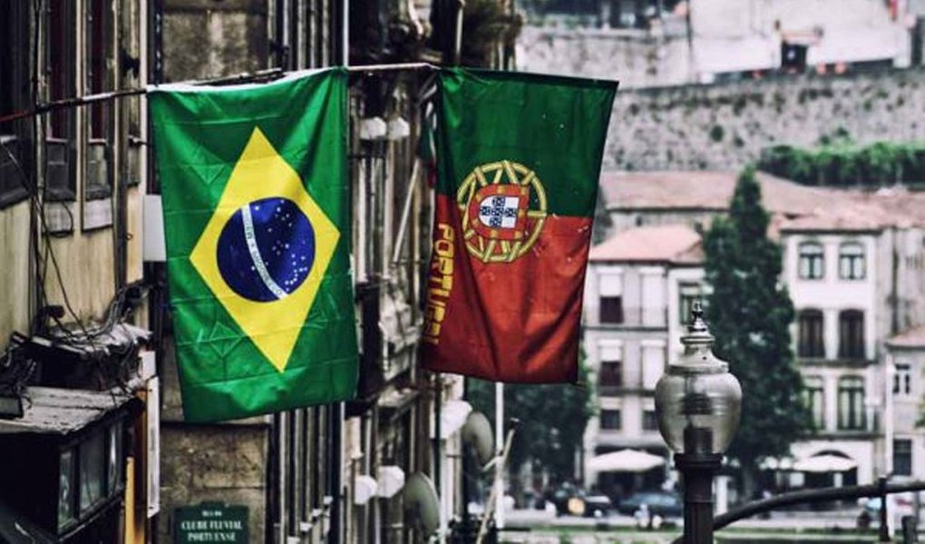 Viraliza nas redes sociais um texto do português José João Louro, em que ele critica a incoerência da classe média brasileira, que está se mudando para Portugal, país que é governado pelo Partido Socialista; "São antigos apoiantes de Temer ou de Aécio Neves, mas agora já não querem viver no Brasil. Procuram um posto de trabalho na Europa", diz ele; "Incapazes de observarem como positivas as medidas sociais do tempo de Lula, vêm viver para um país governado pelo Partido Socialista, um partido irmão do PT na Internacional Socialista" (Foto: Aquiles Lins) Viraliza nas redes sociais um texto do português José João Louro, em que ele critica a incoerência da classe média brasileira, que está se mudando para Portugal, país que é governado pelo Partido Socialista; "São antigos apoiantes de Temer ou de Aécio Neves, mas agora já não querem viver no Brasil. Procuram um posto de trabalho na Europa", diz ele; "Incapazes de observarem como positivas as medidas sociais do tempo de Lula, vêm viver para um país governado pelo Partido Socialista, um partido irmão do PT na Internacional Socialista"
