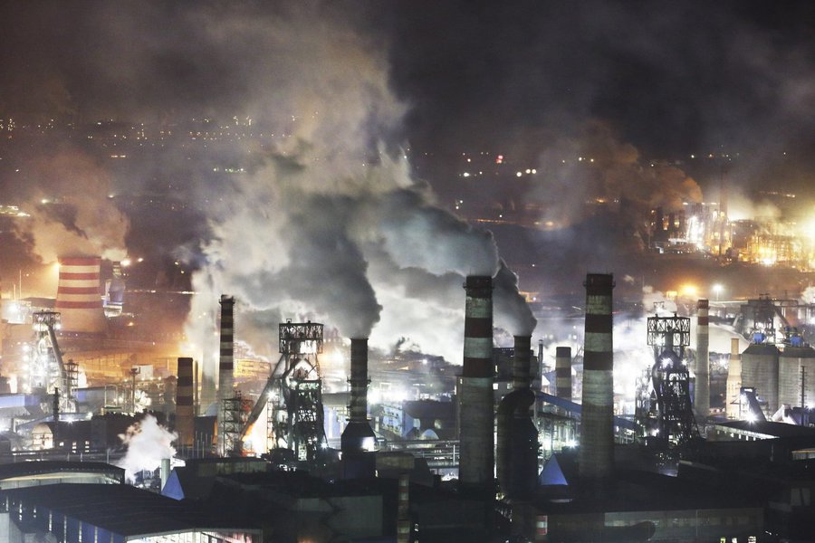 O crescimento do setor industrial da China desacelerou em dezembro uma vez que a repressão à poluição do ar e o esfriamento do mercado imobiliário começam a pesar sobre a segunda maior economia do mundo; o Índice de Gerentes de Compras (PMI, na sigla em inglês) oficial divulgado neste domingo caiu a 51,6 em dezembro, de 51,8 em novembro (Foto: Aquiles Lins) O crescimento do setor industrial da China desacelerou em dezembro uma vez que a repressão à poluição do ar e o esfriamento do mercado imobiliário começam a pesar sobre a segunda maior economia do mundo; o Índice de Gerentes de Compras (PMI, na sigla em inglês) oficial divulgado neste domingo caiu a 51,6 em dezembro, de 51,8 em novembro
