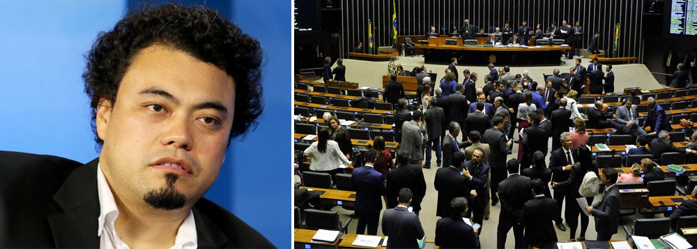 "Faria por bem o Congresso Nacional e o Palácio do Planalto permitir que os candidato à Presidência da República debatam o tema em suas campanhas a partir de agosto. E que vença o modelo de aposentadoria com o qual o país optar nas urnas. A sociedade brasileira deve arcar com as consequências das decisões que tomar, para bem e para mal. Já chega de políticos que consideram o povo incapaz de tomar decisões para sua própria vida e, consequentemente, acham válido tutelá-lo", diz o jornalista Leonardo Sakamoto (Foto: Aquiles Lins) "Faria por bem o Congresso Nacional e o Palácio do Planalto permitir que os candidato à Presidência da República debatam o tema em suas campanhas a partir de agosto. E que vença o modelo de aposentadoria com o qual o país optar nas urnas. A sociedade brasileira deve arcar com as consequências das decisões que tomar, para bem e para mal. Já chega de políticos que consideram o povo incapaz de tomar decisões para sua própria vida e, consequentemente, acham válido tutelá-lo", diz o jornalista Leonardo Sakamoto