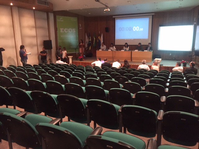 O evento obrigatório ao processo de desestatização das distribuidoras da Eletrobrás, em Porto Velho (RO), promovido pelo BNDES, terminou com os representantes do governo golpista de Michel falando às moscas (Foto: Luciana Oliveira) O evento obrigatório ao processo de desestatização das distribuidoras da Eletrobrás, em Porto Velho (RO), promovido pelo BNDES, terminou com os representantes do governo golpista de Michel falando às moscas