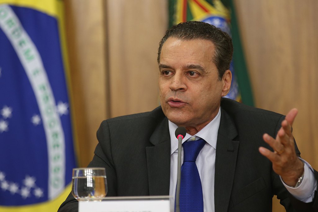 Brasília - O ministro do Turismo, Henrique Eduardo Alves, fala sobre os Jogos Olímpicos e Paralímpicos Rio 2016, no Palácio do Planalto (Fabio Rodrigues Pozzebom/Agência Brasil) (Foto: Leonardo Lucena) Brasília - O ministro do Turismo, Henrique Eduardo Alves, fala sobre os Jogos Olímpicos e Paralímpicos Rio 2016, no Palácio do Planalto (Fabio Rodrigues Pozzebom/Agência Brasil)
