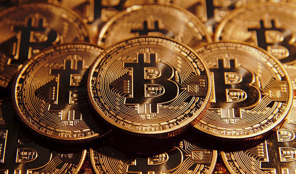 Comissão de Valores Mobiliários (CVM) proibiu que gestores e administradores de fundos de investimentos invistam em criptomoedas, como o bitcoin. Segundo ofício divulgado pela CVM, o Brasil, assim como outros países, não possui uma conclusão jurídica sobre a natureza jurídica deste tipo de investimento; " Por essa razão, não é permitida aquisição direta dessas moedas virtuais pelos fundos de investimento regulados", ressaltou a CVM por meio de um comunicado (Foto: Paulo Emílio) Comissão de Valores Mobiliários (CVM) proibiu que gestores e administradores de fundos de investimentos invistam em criptomoedas, como o bitcoin. Segundo ofício divulgado pela CVM, o Brasil, assim como outros países, não possui uma conclusão jurídica sobre a natureza jurídica deste tipo de investimento; " Por essa razão, não é permitida aquisição direta dessas moedas virtuais pelos fundos de investimento regulados", ressaltou a CVM por meio de um comunicado