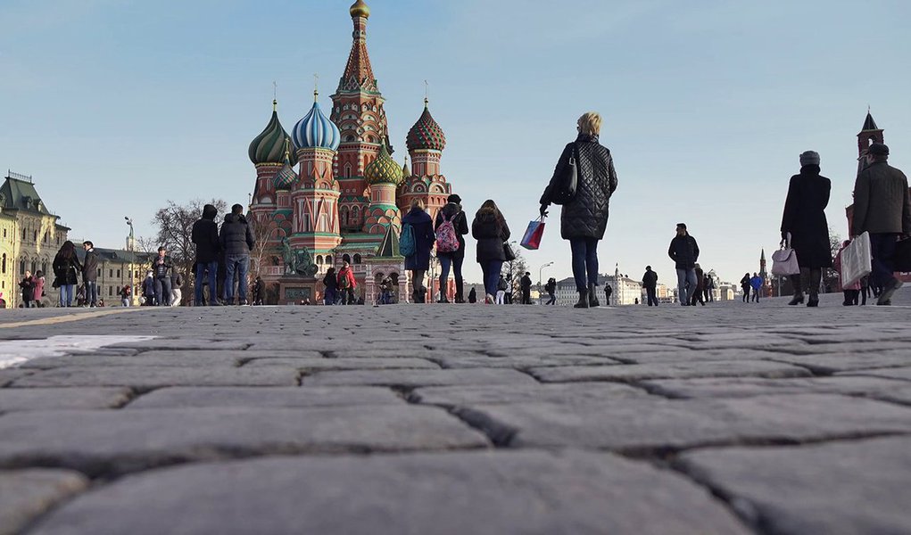 Desconhecido realizou disparos na Rua Nikolskaya em Moscou, a 300 metros da Praça Vermelha, e duas pessoas ficaram feridas; um grupo de policiais foi enviado ao local e as vítimas foram encaminhadas para o hospital; suspeito está sendo procurado (Foto: Paulo Emílio) Desconhecido realizou disparos na Rua Nikolskaya em Moscou, a 300 metros da Praça Vermelha, e duas pessoas ficaram feridas; um grupo de policiais foi enviado ao local e as vítimas foram encaminhadas para o hospital; suspeito está sendo procurado