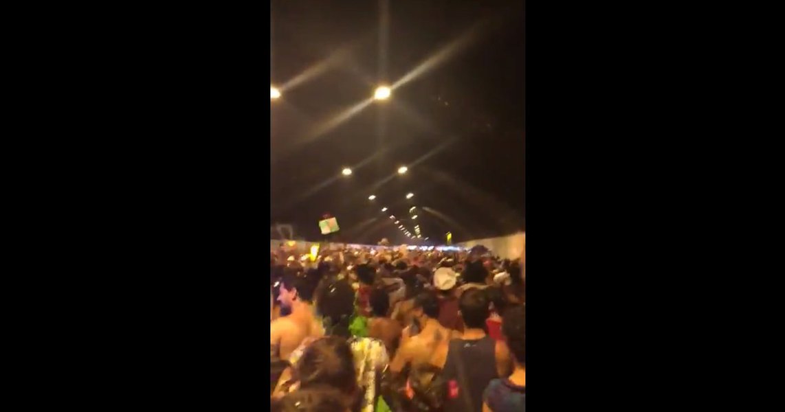 Foliões do bloco Tico Tico Serra Copo gritam "Olê olê olê olá Lula Lula" em uníssono enquanto se divertem no Carnaval de Belo Horizonte, Minas Gerais; assista (Foto: Gisele Federicce) Foliões do bloco Tico Tico Serra Copo gritam "Olê olê olê olá Lula Lula" em uníssono enquanto se divertem no Carnaval de Belo Horizonte, Minas Gerais; assista
