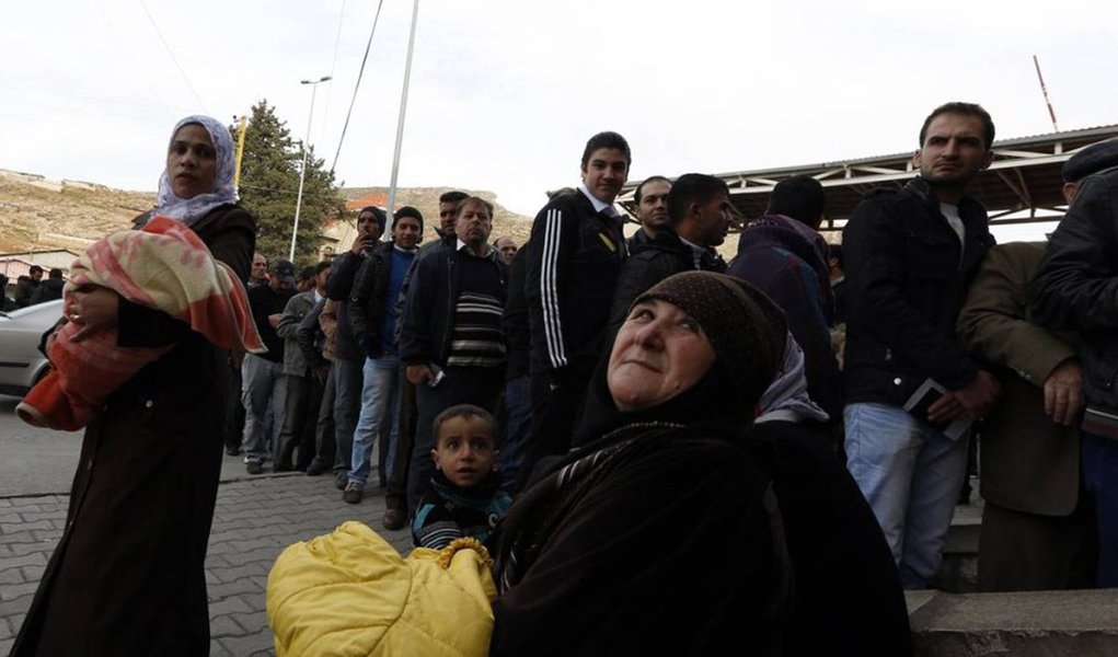 O chefe da agência da Organização das Nações Unidas que fornece auxílio para refugiados palestinos pediu doações internacionais, após os Estados Unidos retirarem cerca de metade do financiamento planejado para a organização; Washington informou que irá fornecer 60 milhões de dólares à Agência das Nações Unidas de Assistência aos Refugiados Palestinos (UNRWA), mas vai reter outros 65 milhões de dólares por enquanto (Foto: Leonardo Lucena) O chefe da agência da Organização das Nações Unidas que fornece auxílio para refugiados palestinos pediu doações internacionais, após os Estados Unidos retirarem cerca de metade do financiamento planejado para a organização; Washington informou que irá fornecer 60 milhões de dólares à Agência das Nações Unidas de Assistência aos Refugiados Palestinos (UNRWA), mas vai reter outros 65 milhões de dólares por enquanto