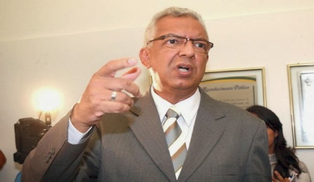 Faleceu na noite de sábado (13), aos 66 anos, no Hospital do Coração, em Goiânia, o jornalista Isanulfo de Abreu Cordeiro; secretário-chefe de Assuntos Internacionais do Governo de Goiás, há alguns meses ele enfrentava problemas de saúde em decorrência de um câncer; nascido em Campos Belos, no nordeste goiano, Isanulfo Cordeiro era formado em Comunicação Social e em Direito pela Universidade Federal de Goiás, e pós-graduado pelo IICS/Universidad de Navarra, na Espanha (Foto: José Barbacena) Faleceu na noite de sábado (13), aos 66 anos, no Hospital do Coração, em Goiânia, o jornalista Isanulfo de Abreu Cordeiro; secretário-chefe de Assuntos Internacionais do Governo de Goiás, há alguns meses ele enfrentava problemas de saúde em decorrência de um câncer; nascido em Campos Belos, no nordeste goiano, Isanulfo Cordeiro era formado em Comunicação Social e em Direito pela Universidade Federal de Goiás, e pós-graduado pelo IICS/Universidad de Navarra, na Espanha