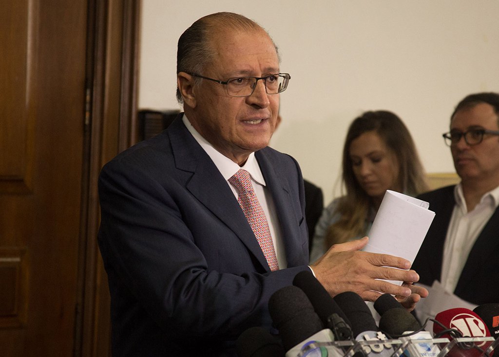 São Paulo - O governador Geraldo Alckmin anunciou o adiamento da reorganização escolar, a coletiva foi realizada no Palácio dos Bandeirantes. (SECOM/ Gov.de SP) (Foto: Leonardo Lucena) São Paulo - O governador Geraldo Alckmin anunciou o adiamento da reorganização escolar, a coletiva foi realizada no Palácio dos Bandeirantes. (SECOM/ Gov.de SP)