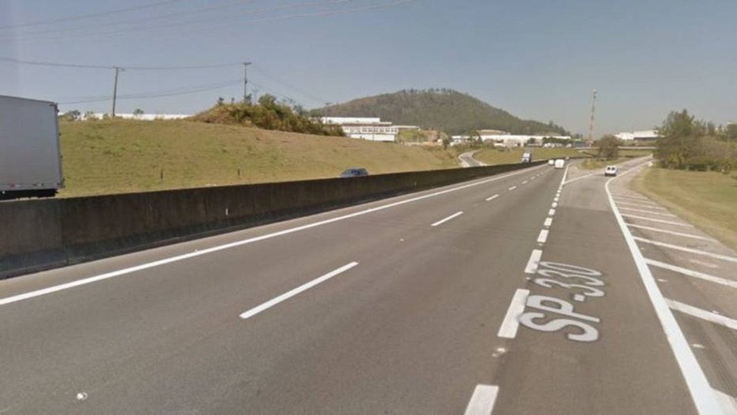 O acidente ocorreu por volta das 1h30 desta segunda-feira (1º), após dois veículos baterem de frente em um viaduto sobre a rodovia.Segundo a concessionária AutoBan, a colisão ocorreu no acesso ao retorno, na altura do km 38 (Foto: Charles Nisz) O acidente ocorreu por volta das 1h30 desta segunda-feira (1º), após dois veículos baterem de frente em um viaduto sobre a rodovia.Segundo a concessionária AutoBan, a colisão ocorreu no acesso ao retorno, na altura do km 38