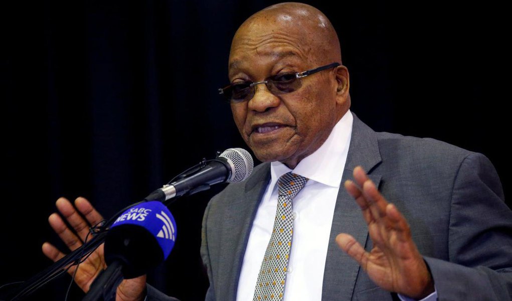 O partido governista da África do Sul decidiu nesta terça-feira destituir Jacob Zuma como chefe de Estado, disseram duas fontes, após negociações sobre o destino de um líder que dividiu o país após anos no poder marcados por escândalos; a decisão da executiva nacional do Congresso Nacional Africano (CNA) aconteceu após 13 horas de deliberações tensas e uma breve discussão cara a cara entre Zuma e seu provável sucessor, o vice-presidente Cyril Ramaphosa (Foto: Gisele Federicce) O partido governista da África do Sul decidiu nesta terça-feira destituir Jacob Zuma como chefe de Estado, disseram duas fontes, após negociações sobre o destino de um líder que dividiu o país após anos no poder marcados por escândalos; a decisão da executiva nacional do Congresso Nacional Africano (CNA) aconteceu após 13 horas de deliberações tensas e uma breve discussão cara a cara entre Zuma e seu provável sucessor, o vice-presidente Cyril Ramaphosa