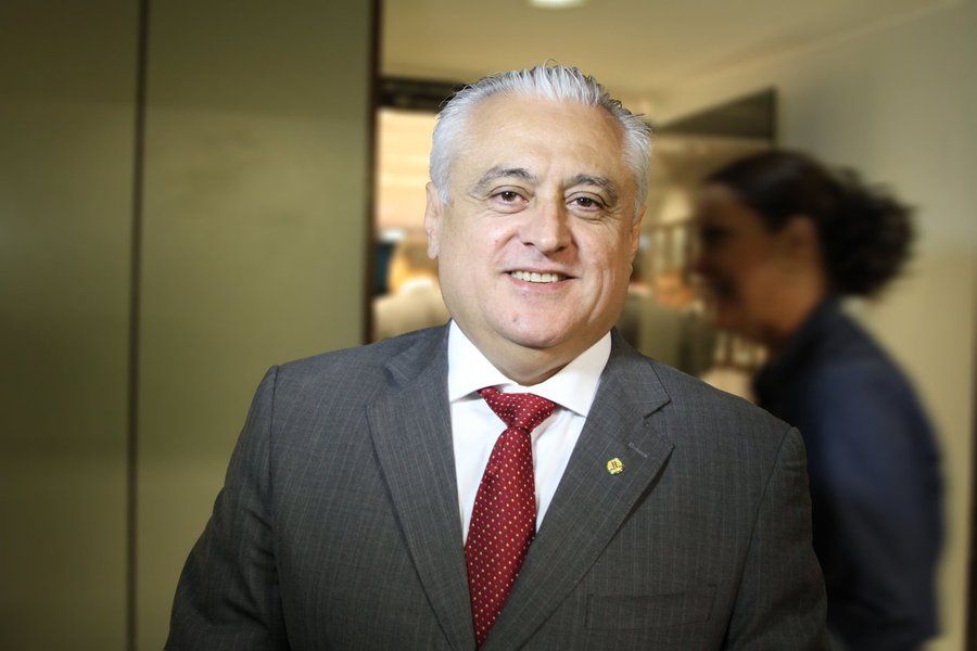 “Fechamos no apoio à reeleição do Camilo Santana e não vamos aceitar posição dúbia de ninguém dentro do partido”, declarou o presidente estadual do PSB, deputado federal Odorico Monteiro. Um dos mais fortes opositores ao Governo na Assembleia Legislativa, o deputado estadual Heitor Férrer (PSB), sentiu a dureza do recado. “Vou procurar Odorico de espírito desarmado. Quero boa convivência”, afirmou (Foto: Rodrigo Rocha) “Fechamos no apoio à reeleição do Camilo Santana e não vamos aceitar posição dúbia de ninguém dentro do partido”, declarou o presidente estadual do PSB, deputado federal Odorico Monteiro. Um dos mais fortes opositores ao Governo na Assembleia Legislativa, o deputado estadual Heitor Férrer (PSB), sentiu a dureza do recado. “Vou procurar Odorico de espírito desarmado. Quero boa convivência”, afirmou