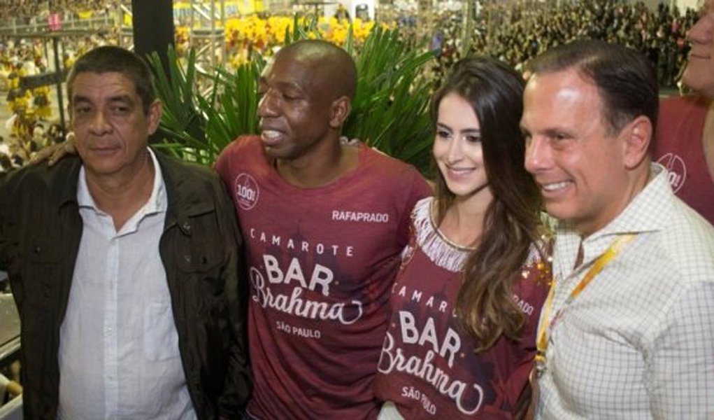 "Episódio ZECA PAGODINHO: sou educado e cumprimento todas as pessoas, onde eu estiver. Continuarei a ser educado, mesmo com incompreensão de alguns", postou o prefeito de São Paulo, João Doria (PSDB), no Twitter; colunista Mônica Bergamo publicou versão nesta segunda-feira 12 que diz que o cantor não se recusou a tirar foto com o tucano, sua equipe é que tentativa dissuadi-lo do registro da imagem (Foto: Gisele Federicce) "Episódio ZECA PAGODINHO: sou educado e cumprimento todas as pessoas, onde eu estiver. Continuarei a ser educado, mesmo com incompreensão de alguns", postou o prefeito de São Paulo, João Doria (PSDB), no Twitter; colunista Mônica Bergamo publicou versão nesta segunda-feira 12 que diz que o cantor não se recusou a tirar foto com o tucano, sua equipe é que tentativa dissuadi-lo do registro da imagem