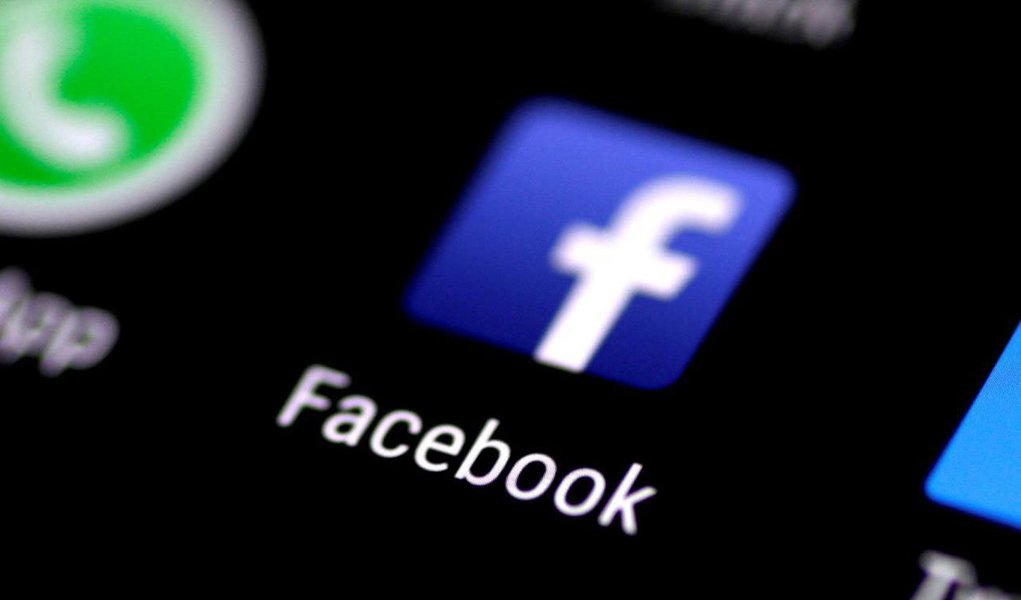 Facebook entrou com uma ação no Supremo Tribunal Federal (STF) para não ter que dar satisfações ao Judiciário brasileiro; "Na peça, atrelada a outra da Assespro, associação de empresas de TI, a empresa americana defende que a competência de determinar a entrega de informações é da Justiça dos EUA, onde estão localizados seus centros de dados", diz a coluna do jornalista Lauro Jardim (Foto: Aquiles Lins) Facebook entrou com uma ação no Supremo Tribunal Federal (STF) para não ter que dar satisfações ao Judiciário brasileiro; "Na peça, atrelada a outra da Assespro, associação de empresas de TI, a empresa americana defende que a competência de determinar a entrega de informações é da Justiça dos EUA, onde estão localizados seus centros de dados", diz a coluna do jornalista Lauro Jardim