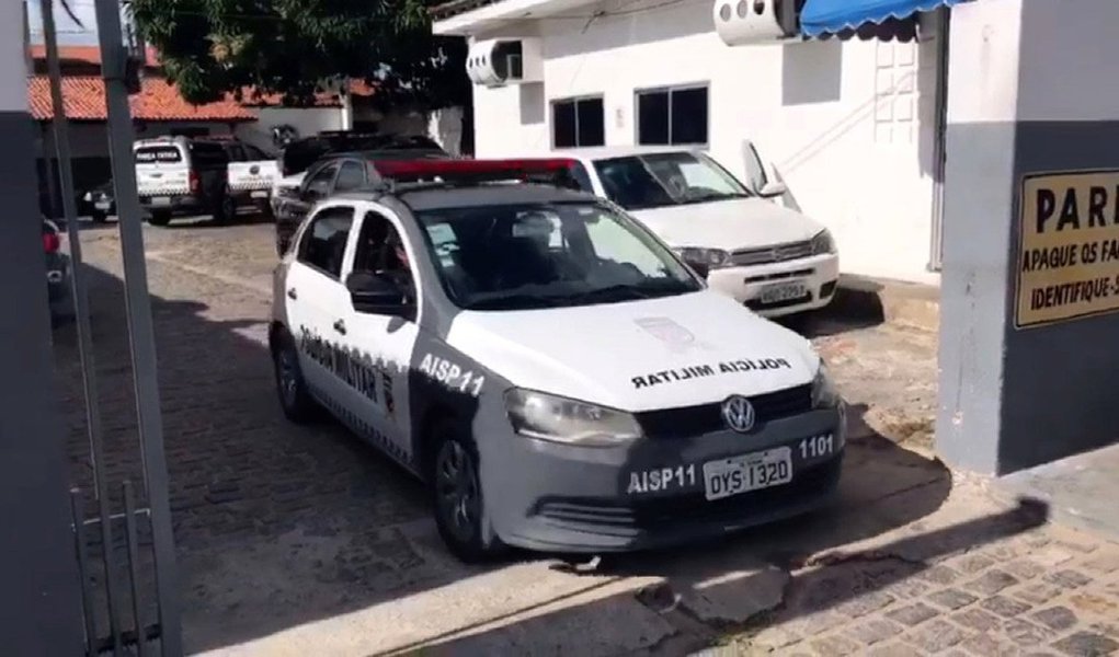 No início da tarde desta quarta-feira (10), policiais e bombeiros do Rio Grande do Norte (RN) aprovaram o retorno imediato às atividades de rua, pondo fim às mobilizações iniciadas desde o dia 20 de dezembro, quando servidores da segurança se negaram a sair às ruas alegando falta de condições de trabalho; movimento foi deflagrado devido ao atraso no pagamento dos salários dos profissionais e mergulhou o Estado em uma onda de violência (Foto: Paulo Emílio) No início da tarde desta quarta-feira (10), policiais e bombeiros do Rio Grande do Norte (RN) aprovaram o retorno imediato às atividades de rua, pondo fim às mobilizações iniciadas desde o dia 20 de dezembro, quando servidores da segurança se negaram a sair às ruas alegando falta de condições de trabalho; movimento foi deflagrado devido ao atraso no pagamento dos salários dos profissionais e mergulhou o Estado em uma onda de violência