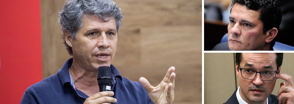O deputado Paulo Teixeira (PT-SP) defendeu nesta quarta-feira, 14, um aprimoramento sobre o poder Judiciário e o Ministério Público; "Por diversas razões, parcelas do Judiciário e do Ministério Público assumiram um protagonismo que ameaça o princípio da harmonia entre os poderes, estimulado pela narrativa da antipolítica", diz ele em artigo; "Seus membros são julgados apenas nas instâncias superiores. É preciso aperfeiçoar e democratizar estas instâncias de controle, de forma a superar o corporativismo que ainda marca nosso sistema judicial", diz ele (Foto: Aquiles Lins) O deputado Paulo Teixeira (PT-SP) defendeu nesta quarta-feira, 14, um aprimoramento sobre o poder Judiciário e o Ministério Público; "Por diversas razões, parcelas do Judiciário e do Ministério Público assumiram um protagonismo que ameaça o princípio da harmonia entre os poderes, estimulado pela narrativa da antipolítica", diz ele em artigo; "Seus membros são julgados apenas nas instâncias superiores. É preciso aperfeiçoar e democratizar estas instâncias de controle, de forma a superar o corporativismo que ainda marca nosso sistema judicial", diz ele