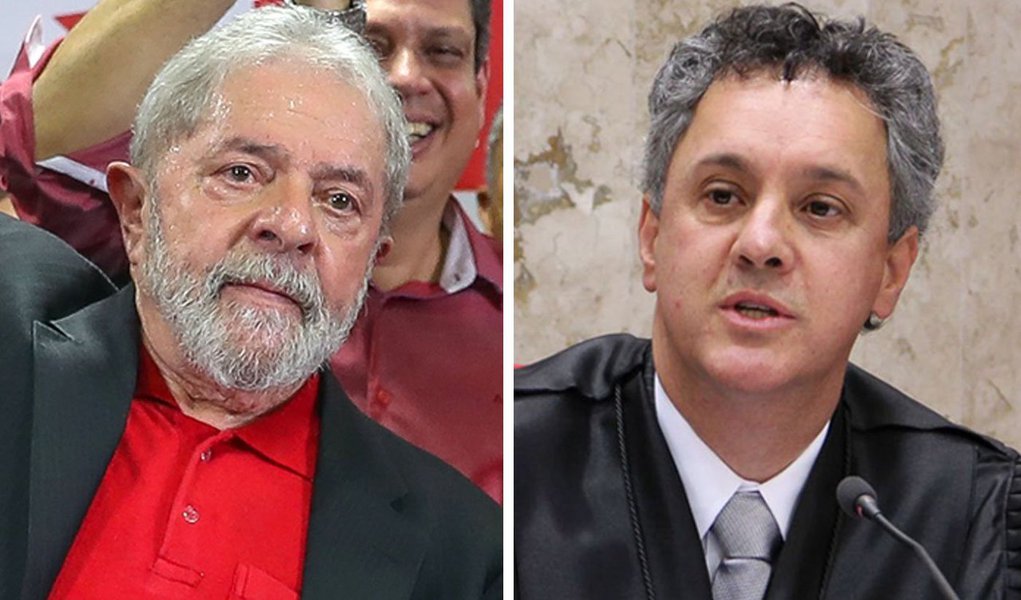 Após o Tribunal Regional Federal da 4ª Região (TRF-4) publicar a íntegra da decisão que condenou o ex-presidente Luiz Inácio Lula da Silva a 12 anos e 1 mês de prisão, os rumores do meio jurídico sobre uma iminente prisão de Lula aumentaram; analisado, o documento fala em "elementos de convicção" que corroboraram as delações contra Lula, admite interpretação na visão "de leigos" e "não técnico-jurídico" e outras contradições (Foto: Aquiles Lins) Após o Tribunal Regional Federal da 4ª Região (TRF-4) publicar a íntegra da decisão que condenou o ex-presidente Luiz Inácio Lula da Silva a 12 anos e 1 mês de prisão, os rumores do meio jurídico sobre uma iminente prisão de Lula aumentaram; analisado, o documento fala em "elementos de convicção" que corroboraram as delações contra Lula, admite interpretação na visão "de leigos" e "não técnico-jurídico" e outras contradições
