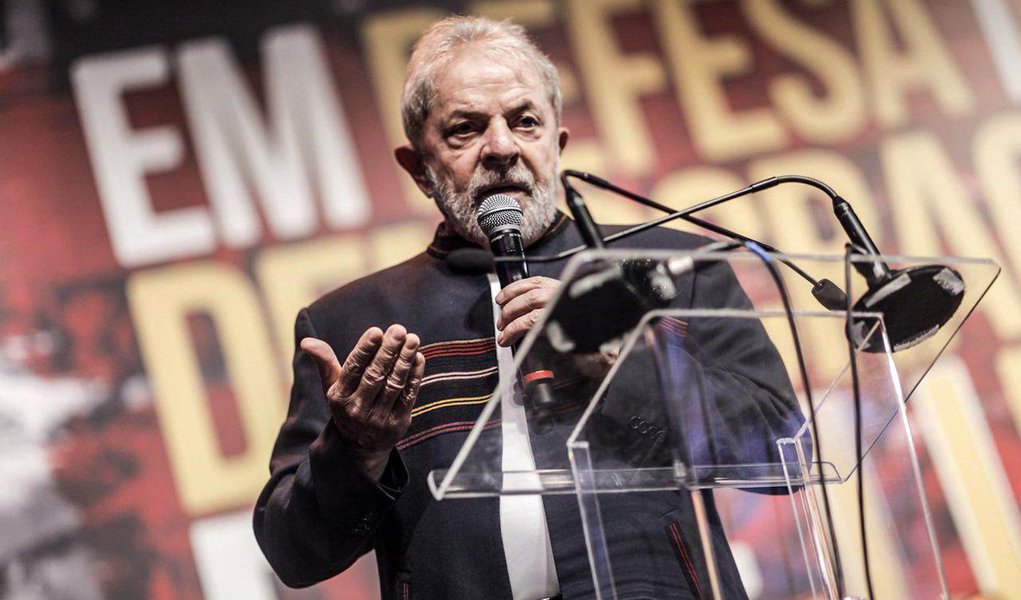 Frente Brasil Popular, com apoio da Frente Povo sem Medo, confirmou para a tarde do próximo dia 24 manifestação com objetivo de ocupar a Avenida Paulista. Quando o ato em São Paulo estiver ocorrendo, a 8ª Turma do Tribunal Regional Federal da 4ª Região (TRF4), em Porto Alegre, já deverá ter concluído o julgamento do recurso do ex-presidente Lula da Silva; estão confirmadas manifestações em diversos estados e no exterior; neste final de semana ocorrerão atos na Suíça, Alemanha, México, Bélgica; EUA, Espanha e França (Foto: Paulo Emílio) Frente Brasil Popular, com apoio da Frente Povo sem Medo, confirmou para a tarde do próximo dia 24 manifestação com objetivo de ocupar a Avenida Paulista. Quando o ato em São Paulo estiver ocorrendo, a 8ª Turma do Tribunal Regional Federal da 4ª Região (TRF4), em Porto Alegre, já deverá ter concluído o julgamento do recurso do ex-presidente Lula da Silva; estão confirmadas manifestações em diversos estados e no exterior; neste final de semana ocorrerão atos na Suíça, Alemanha, México, Bélgica; EUA, Espanha e França