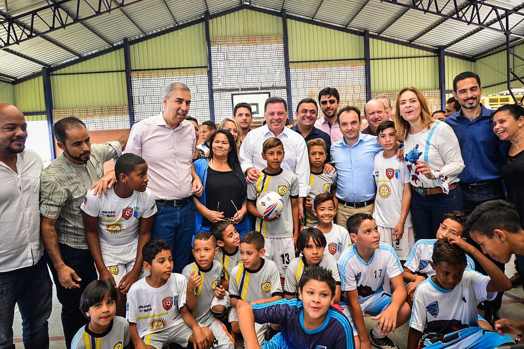 Na sequência do rush de inaugurações, o governador Marconi Perillo entregou, em uma semana, nove obras que irão beneficiar 11 municípios goianos; no período de 22 a 28 de janeiro, ele inaugurou quatro novas rodovias; entregou duas escolas de Padrão Século XXI; um colégio Militar; um novo prédio para a Universidade Estadual de Goiás (UEG); e um novo quartel para o Corpo de Bombeiros; esse pacote de obras contempla, além de Goiânia, os municípios de Santa Helena de Goiás, Rio Verde, Valparaíso de Goiás, Cidade Ocidental, Mossâmedes, Sanclerlândia, Itauçu, Itaberaí, Goianira e Nova Veneza (Foto: José Barbacena) Na sequência do rush de inaugurações, o governador Marconi Perillo entregou, em uma semana, nove obras que irão beneficiar 11 municípios goianos; no período de 22 a 28 de janeiro, ele inaugurou quatro novas rodovias; entregou duas escolas de Padrão Século XXI; um colégio Militar; um novo prédio para a Universidade Estadual de Goiás (UEG); e um novo quartel para o Corpo de Bombeiros; esse pacote de obras contempla, além de Goiânia, os municípios de Santa Helena de Goiás, Rio Verde, Valparaíso de Goiás, Cidade Ocidental, Mossâmedes, Sanclerlândia, Itauçu, Itaberaí, Goianira e Nova Veneza