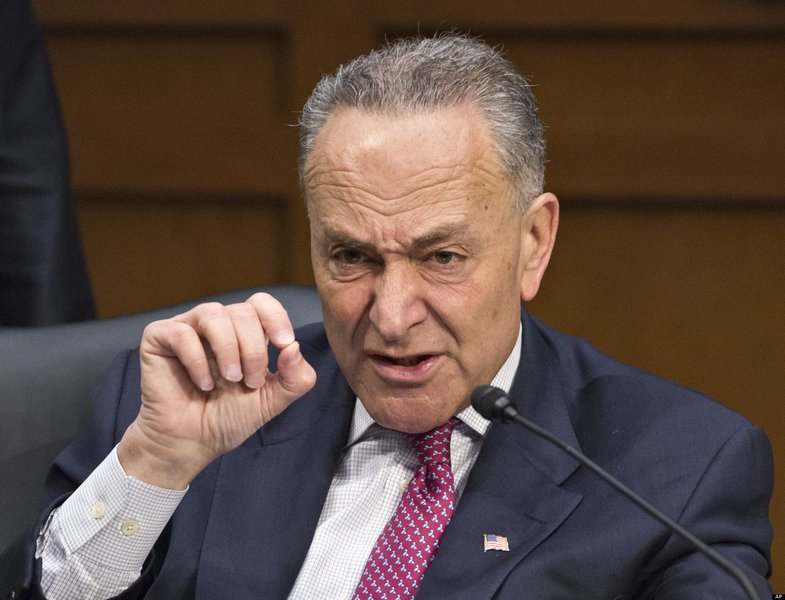 Os parlamentares dos Estados Unidos chegaram a um acordo para reabrir o governo federal após três dias de paralisação provocada por um impasse sobre imigração e segurança nas fronteiras, disse o líder democrata do Senado, Chuck Schumer, nesta segunda-feira; "Vamos votar hoje para reabrir o governo", disse ele (Foto: Romulo Faro) Os parlamentares dos Estados Unidos chegaram a um acordo para reabrir o governo federal após três dias de paralisação provocada por um impasse sobre imigração e segurança nas fronteiras, disse o líder democrata do Senado, Chuck Schumer, nesta segunda-feira; "Vamos votar hoje para reabrir o governo", disse ele